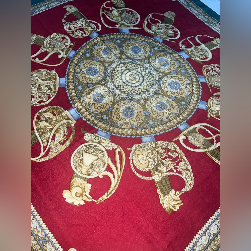 GUCCI 100% SILK SCARF